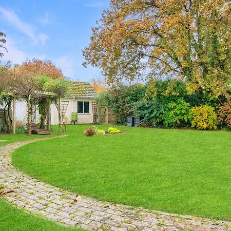 Beautiful Country House With Forest View & Garden Norleywood Екстериор снимка